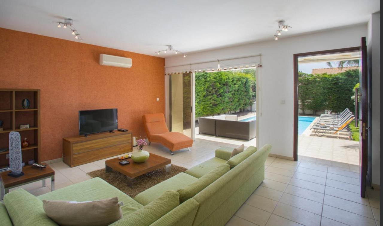 פרבוליה Soothing Sunset Villa With Private Pool, 200M From The Beach מראה חיצוני תמונה
