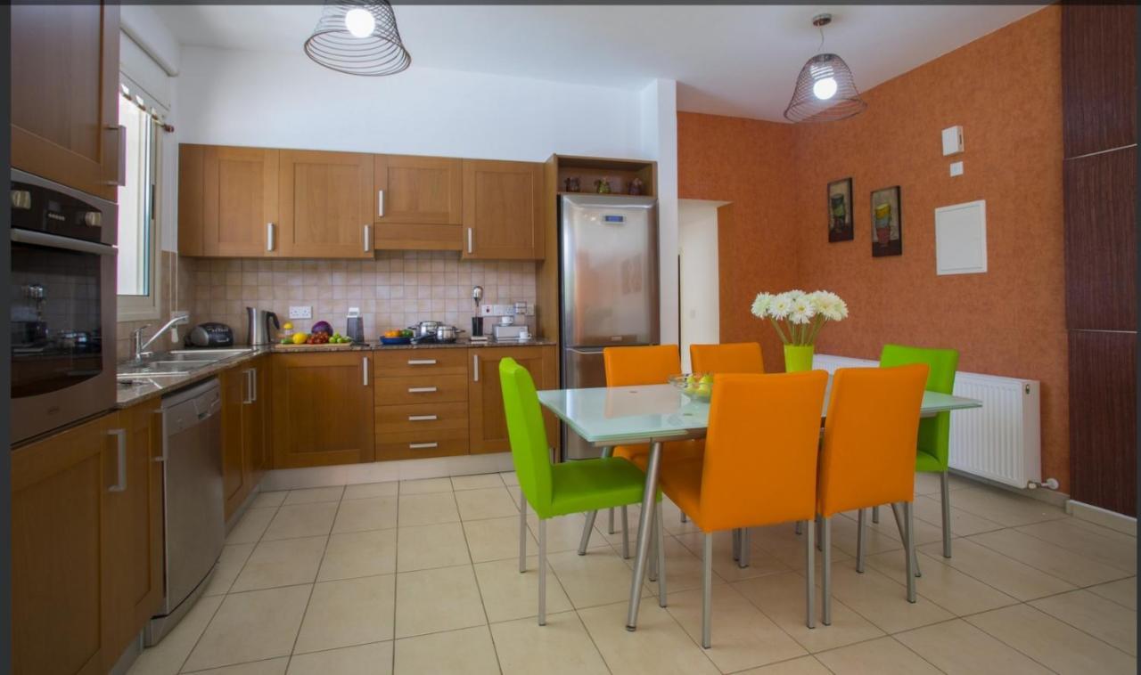 פרבוליה Soothing Sunset Villa With Private Pool, 200M From The Beach מראה חיצוני תמונה